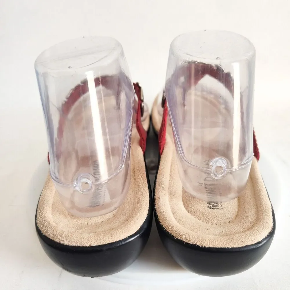Minnetonka Thong Sandals Size 8 Red Suede Leather Silver Conchas Western Comfort